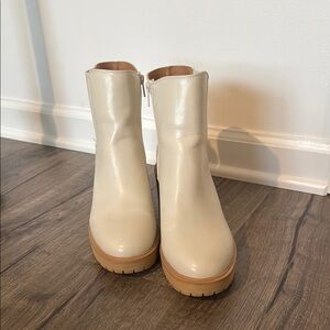 Universal Thread Cream Tan Ankle Booties